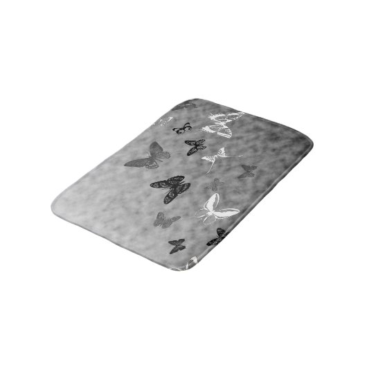 Schwarze n-Weiß-Schmetterlinge Badematte (Schrägansicht)