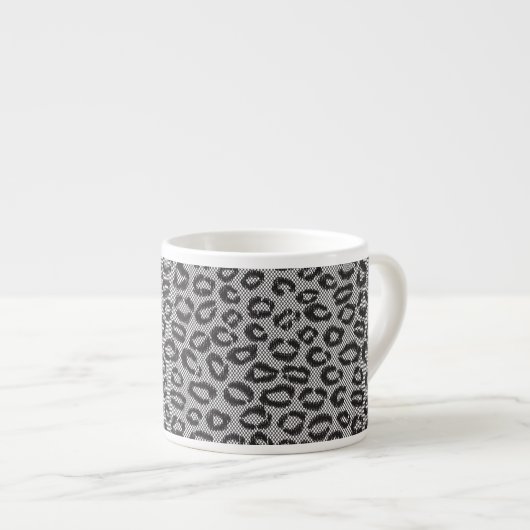 Schwarze Nettospitze mit Leopardmuster auf Weiß Espressotasse (Vorderseite Rechts)