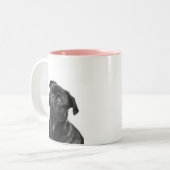 Schwarze niedliche Mops-Rosa Zwei-Ton Tasse (Vorderseite Links)