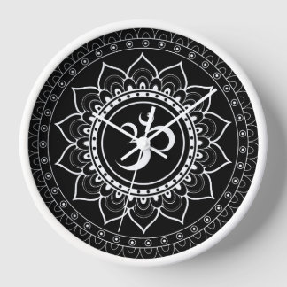 Schwarze Om Mandala Uhr