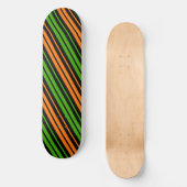 Schwarze Orange Grüne Vertikale Streifen Design Skateboard (Vorderseite)