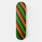Schwarze Orange Grüne Vertikale Streifen Design Skateboard (Vorderseite)