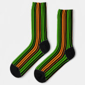 Schwarze Orange Grüne Vertikale Streifen Design Socken (Linkes Detail)