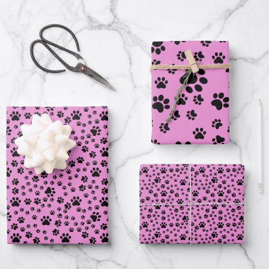 Schwarze Paw Prints auf Bubblegum Pink Geschenkpapier Set (Vorderseite)