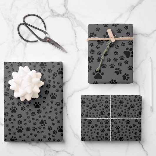 Schwarze Paw-Prints auf dunkelgrau Geschenkpapier Set (Vorderseite)