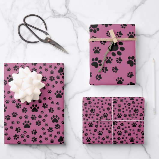 Schwarze Paw-Prints auf Rosa Geschenkpapier Set (Vorderseite)