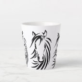 Schwarze Pferdeköpfe Milchtasse (Vorderseite)