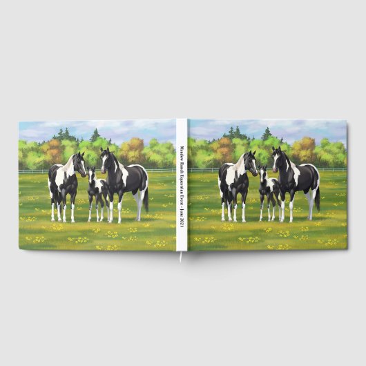 Schwarze Pinto Farbe Quarter Pferde im Sommer Weid Gästebuch (Voll)