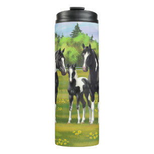 Schwarze Pinto Farbe Quarter Pferde im Sommer Weid Thermosbecher