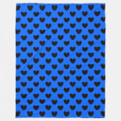 Schwarze Polka Herzen auf blau Fleecedecke (Vorderseite)