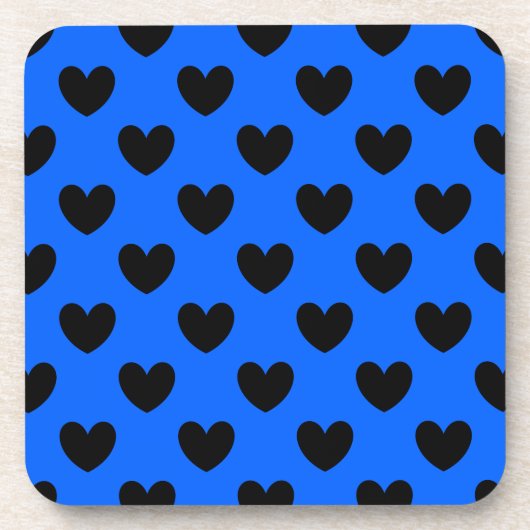 Schwarze Polka Herzen auf blau Getränkeuntersetzer (Vorderseite)