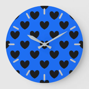 Schwarze Polka Herzen auf blau Große Wanduhr