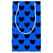 Schwarze Polka Herzen auf blau Kleine Geschenktüte (Vorderseite)
