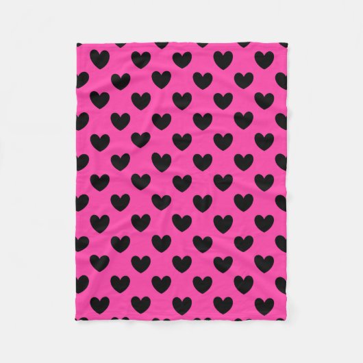 Schwarze Polka Herzen auf Fuchsienrosa Fleecedecke (Vorderseite)