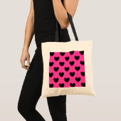 Schwarze Polka Herzen auf Fuchsienrosa Tragetasche (Vorderseite (Produkt))