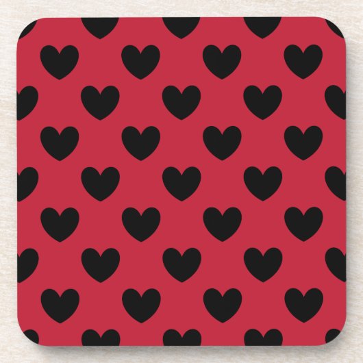 Schwarze Polka Herzen auf rot Getränkeuntersetzer (Vorderseite)