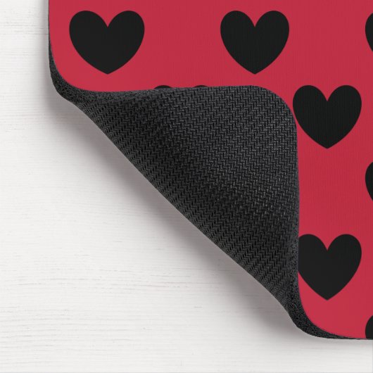Schwarze Polka Herzen auf rot Mousepad (Ecke)