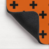 Schwarze Polka-Kreuze auf Orange Mousepad (Ecke)