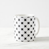 Schwarze Polka-Kreuze auf Weiß Kaffeetasse (VorderseiteRechts)