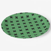 Schwarze Polka kreuzt grün Pappteller (Schrägansicht)