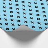 Schwarze Polka kreuzt in Babyblau Geschenkpapier (Ecke)