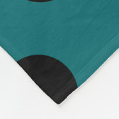 Schwarze Polka Punkte auf aquamarin Fleecedecke (Ecke)