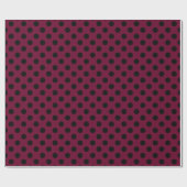 Schwarze Polka-Punkte auf Bordeaux Geschenkpapier (Flach)
