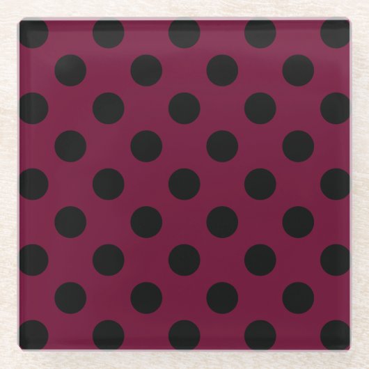 Schwarze Polka-Punkte auf Bordeaux Glasuntersetzer (Vorderseite)