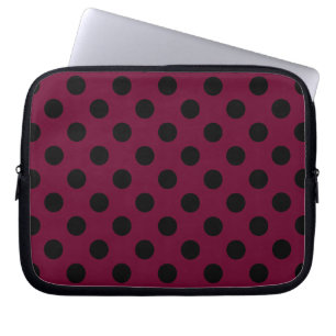 Schwarze Polka-Punkte auf Bordeaux Laptopschutzhülle