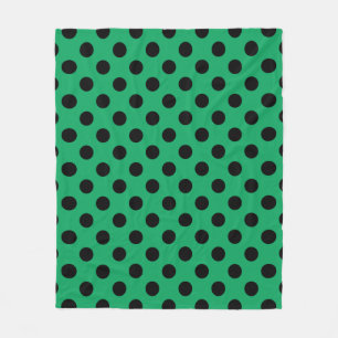 Schwarze Polka Punkte auf frisch grünem Fleecedecke