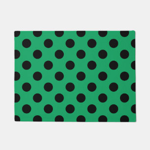 Schwarze Polka Punkte auf frisch grünem Fußmatte