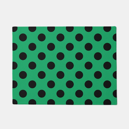 Schwarze Polka Punkte auf frisch grünem Fußmatte (Vorderseite)