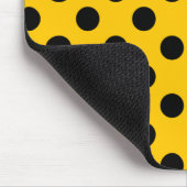 Schwarze Polka-Punkte auf Gelb Mousepad (Ecke)