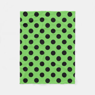Schwarze Polka-Punkte auf Kalkgrün Fleecedecke