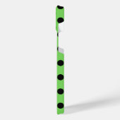 Schwarze Polka-Punkte auf Kalkgrün iPhone Hülle (Linke Seite)