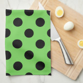 Schwarze Polka-Punkte auf Kalkgrün Küchentuch (Viertel Falte)