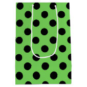 Schwarze Polka-Punkte auf Kalkgrün Mittlere Geschenktüte (Rückseite)