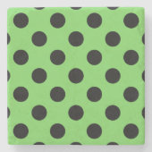 Schwarze Polka-Punkte auf Kalkgrün Steinuntersetzer (Vorderseite)