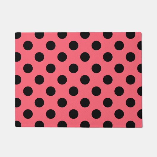 Schwarze Polka Punkte auf Korallen Fußmatte (Vorderseite)