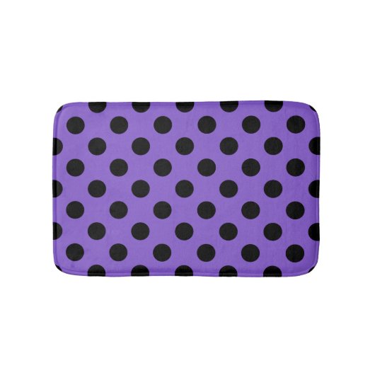 Schwarze Polka-Punkte auf Lavendel Badematte (Vorderseite)