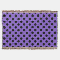 Schwarze Polka-Punkte auf Lavendel