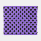 Schwarze Polka-Punkte auf Lavendel Fleecedecke (Vorderseite (Horizontal))