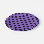 Schwarze Polka-Punkte auf Lavendel Pappteller (Schrägansicht)
