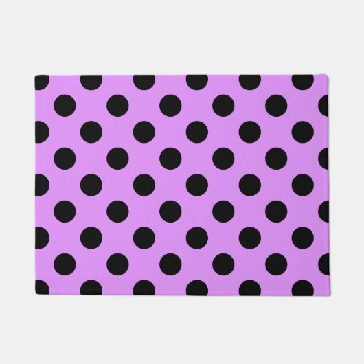 Schwarze Polka-Punkte auf Lila Fußmatte (Vorderseite)