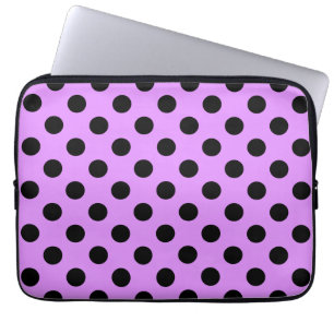 Schwarze Polka-Punkte auf Lila Laptopschutzhülle