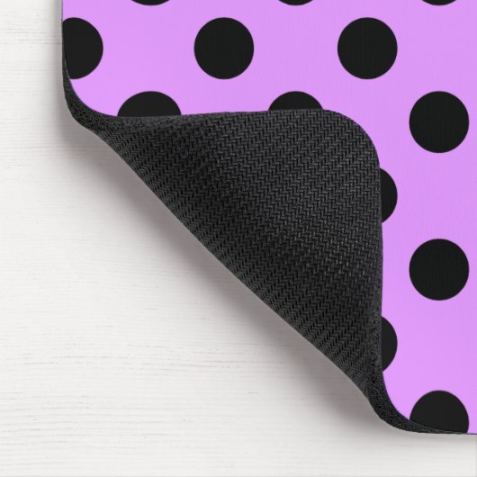 Schwarze Polka-Punkte auf Lila Mousepad (Ecke)