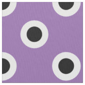 Schwarze Polka Punkte auf Lila Stoff (Nahaufnahme)