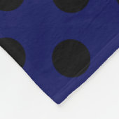Schwarze Polka Punkte auf marineblau Fleecedecke (Ecke)