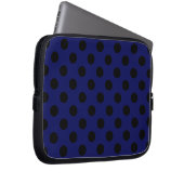 Schwarze Polka Punkte auf marineblau Laptopschutzhülle (Vorne Rechts)
