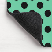 Schwarze Polka Punkte auf Minzgrün Mousepad (Ecke)